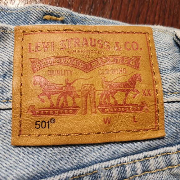 Levi's 501 Light Blue Buttonfly Distressed Jean Shorts - Picture 4 of 6